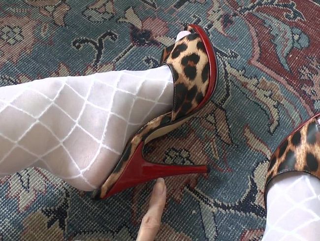 wi**saufgabe des Tages: spri**e ab auf meine Heels Füße Teil 6