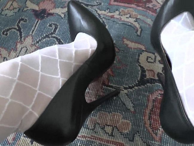 wi**saufgabe des Tages: spri**e ab auf meine Heels Füße Teil 7