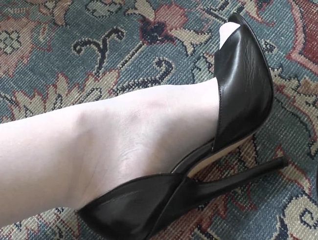 wi**saufgabe des Tages: spri**e ab auf meine Heels Füße Teil 10