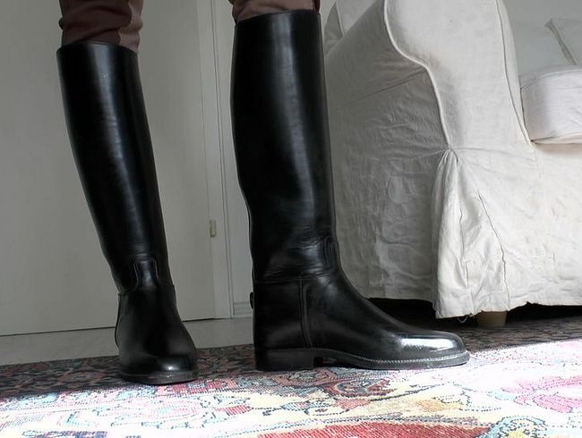 spri**e auf meine Reitstiefel ab! Schwarze Gummireitstiefel JOI