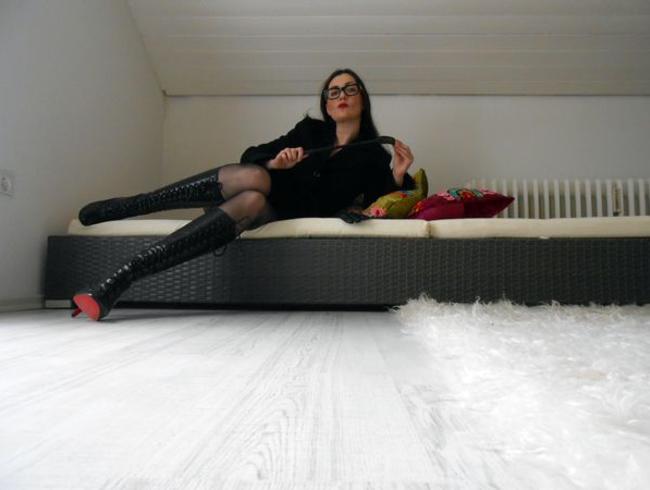 Lady Victoria Valente Porno Video: Du fette Kleinschwänzige Sklavendrecksau!