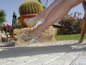 Lady Victoria Valente Porno Video: Legshow im Urlaub