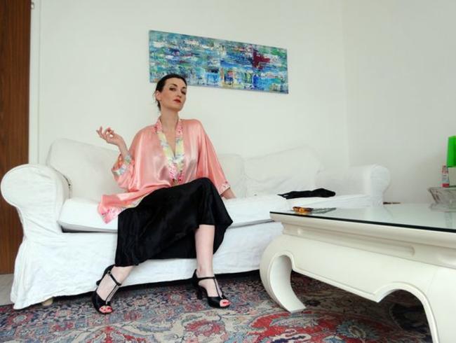 Lady Victoria Valente Porno Video: Satin Kimono zerstören