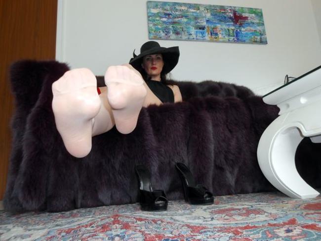 Lady Victoria Valente Porno Video: Schnüffle an meine Käsefüße